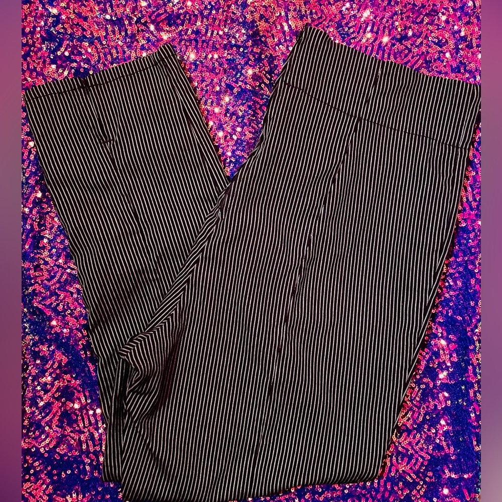 Hell Bunny Jack Pinstripe Black Capris 🖤 - Picture 4 of 5